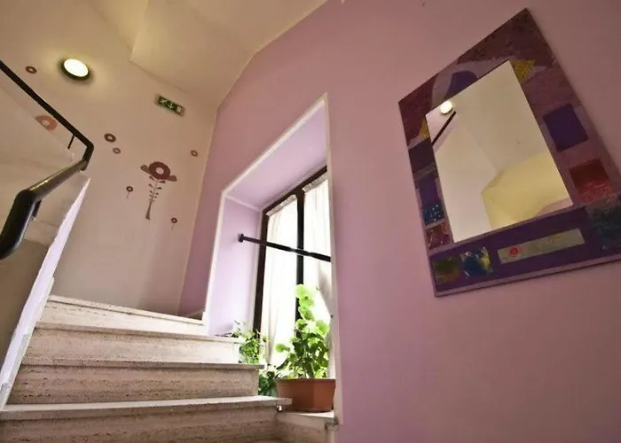 بيت شباب Mario Spagnoli بيرودجا